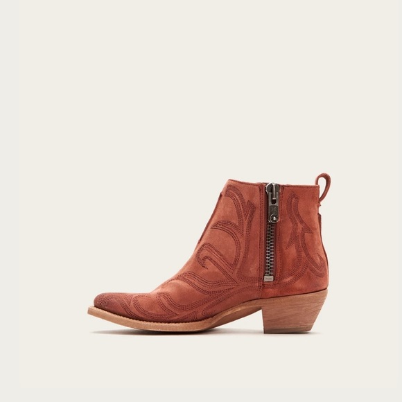Sacha Primrose Shortie Frye Booties - Picture 7 of 11